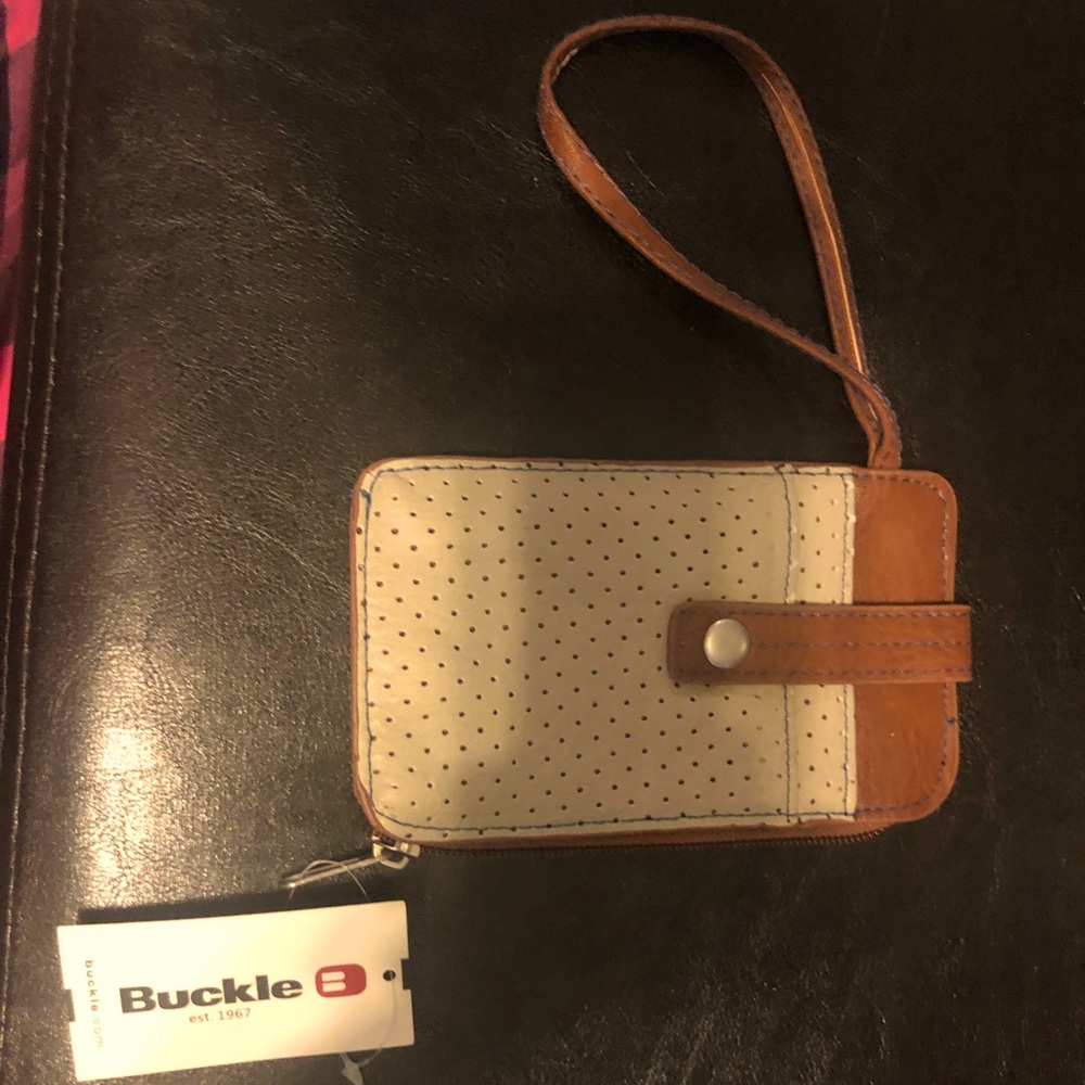 Buckle wristlet